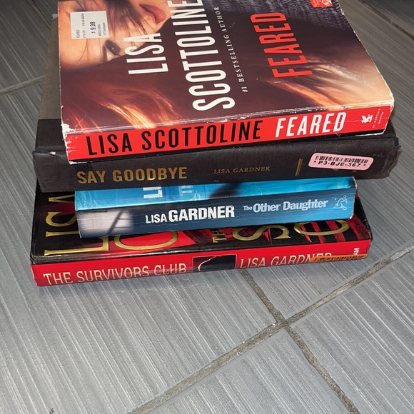 Bundle four fiction books by lisa Gardner and lisa Scottline - Picture 2 of 6